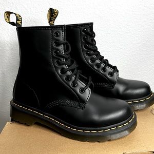 Dr. Martens Women Size 6